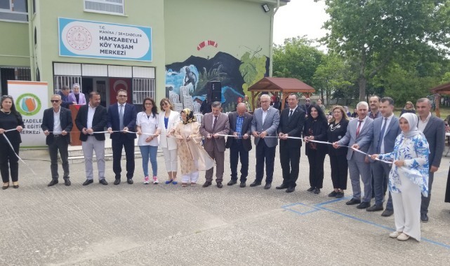 Manisa’nın ilk köy yaşam merkezinde yıl sonu sergisi açıldı   