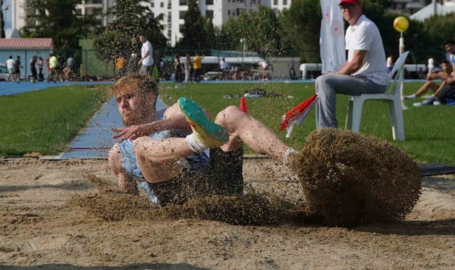 Manisa'da yapılan ÜNİLİG Atletizm Türkiye Şampiyonası sona erdi