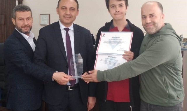 Manisalı Genç TÜBİTAK bölge ikincisi oldu   