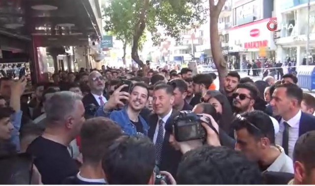 Manisalılar meydanda Kılıçdaroğlu'nu, caddede Oğan'ı ağırladı