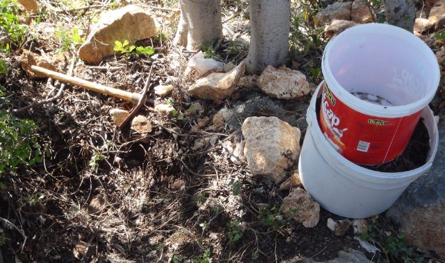 Mersin’de toprak kazan kadın el bombası buldu  