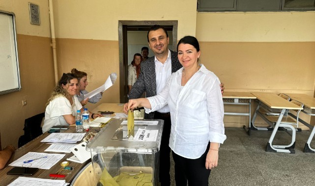 Milletvekili Başevirgen ve eşi oyunu kullandı