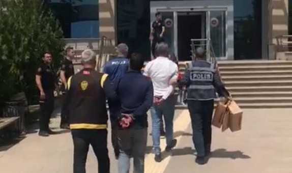 Muhtarı silahla öldüren şahıs saklandığı inşatta yakalandı 