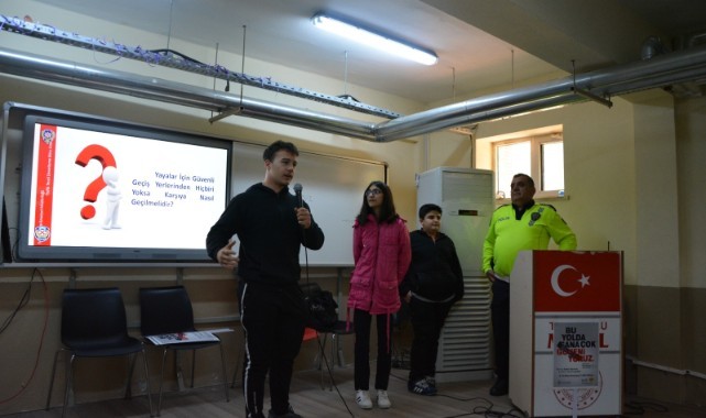Öğrencilere trafik kurallarına uymanın önemi anlatıldı