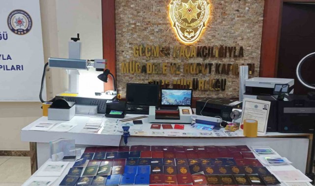 Sahte pasaport üreten şebekeye baskın: 3 gözaltı