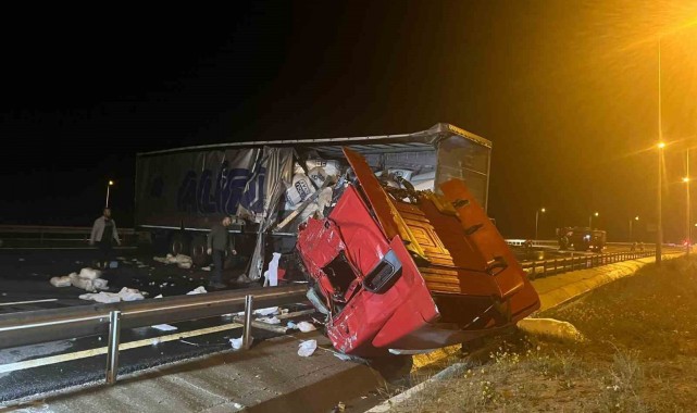 Tırın çarptığı otobüs alev aldı: 5 yaralı