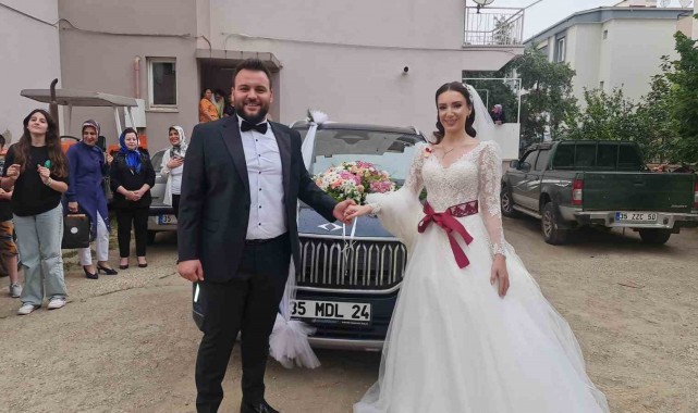 TOGG İzmir'de gelin arabası olarak kullanıldı