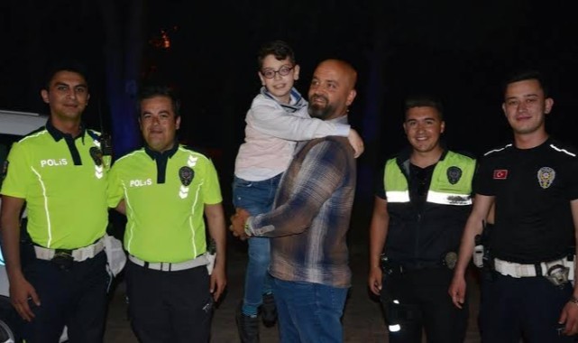 Turgutlu'da polis hayranı serebral palsili çocuğa sürpriz doğum günü 
