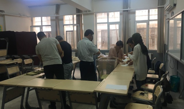 Turgutlu'da sandıklar kapandı Oy sayımına geçildi
