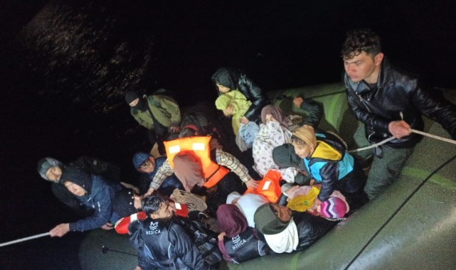 Yunan unsurlarınca ölüme terk edilen 40 kaçak göçmen kurtarıldı   