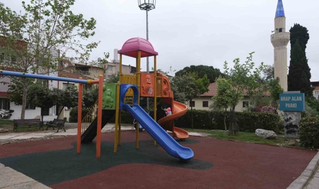 Yunusemre'den 11 parkta zemin yenileme çalışması