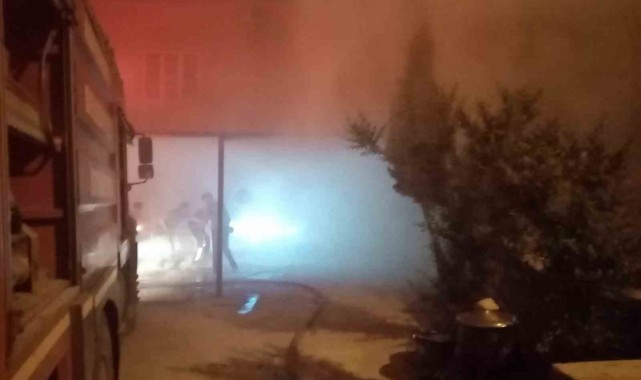400 saman balyası küle döndü