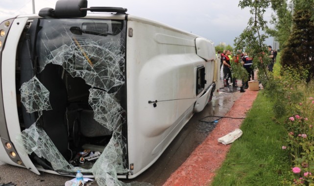 Afyonkarahisar'da jandarma personelini taşıyan araç devrildi: 5 yaralı