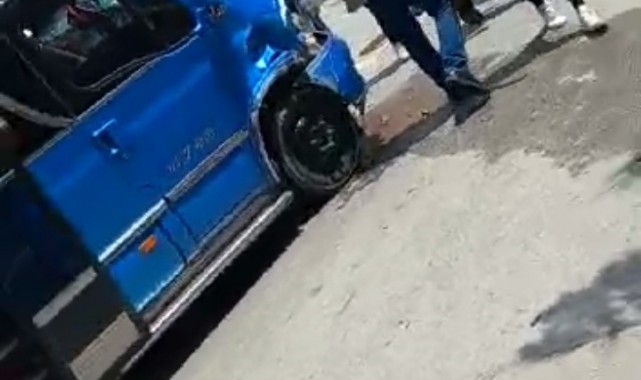 Ankara'da minibüs ile otomobil çarpıştı: 1'i çocuk 5 yaralı