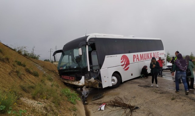 Antalya’da yoldan çıkan otobüs toprak yığınına çarptı: 10 yaralı