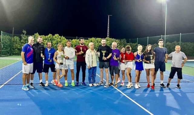Bahar Tenis Turnuvası'nda şampiyonlar belli oldu