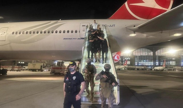 Bakan Yerlikaya duyurdu: Kırmızı bültenle aranan yabancı uyruklu 2 suç örgütü üyesi İstanbul'da yakalandı