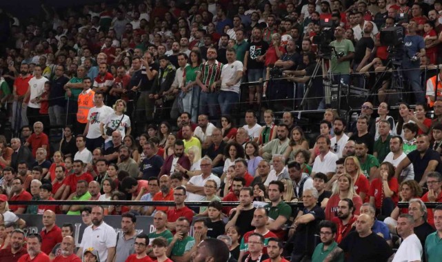 Pınar Karşıyaka'dan Süper Lig'de finale dev adım: 84-81