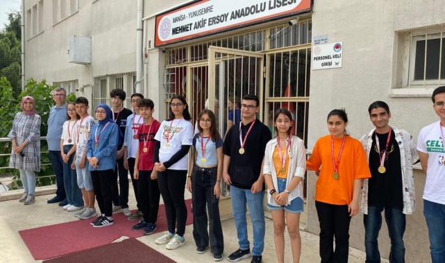 Bayrak ve okul sancağı 11. sınıflara teslim edildi