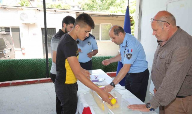 Bayraklı'da kurban satış yerleri kura ile belirlendi