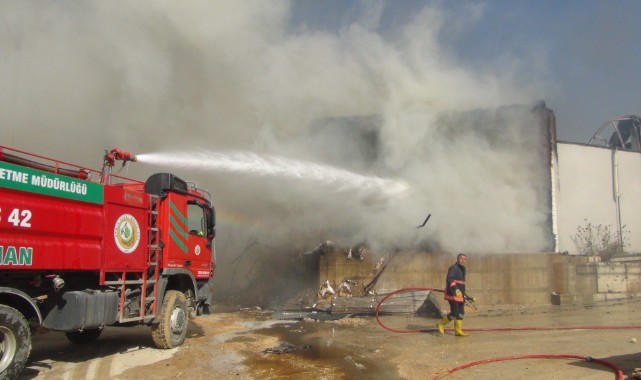 Bir kıvılcım, 30 kişinin çalıştığı fabrikayı küle çevirdi