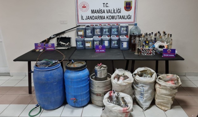 Evinin deposunda sahte alkol yapıp satan şahıs jandarmaya yakalandı