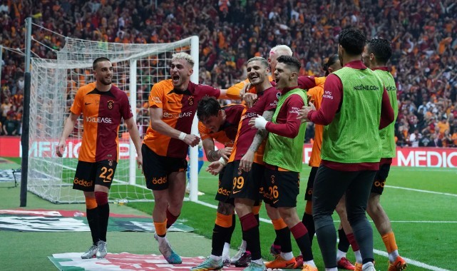 Galatasaray 9 yıl sonra evinde Fenerbahçe’yi mağlup etti