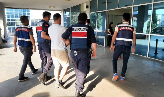 Göçmen kaçakçılarına İzmir merkezli operasyon: 17 gözaltı
