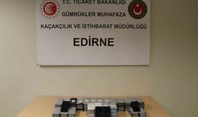 Gümrük muhafaza ekipleri, Kapıkule'de 200 adet kaçak cep telefonu yakaladı