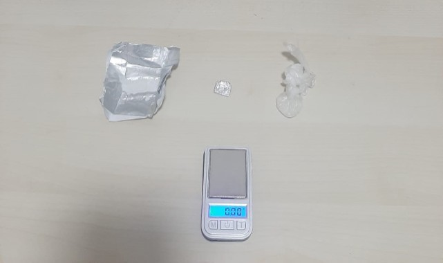 Hassas terazi ile gezen torbacı suçüstü yakalandı