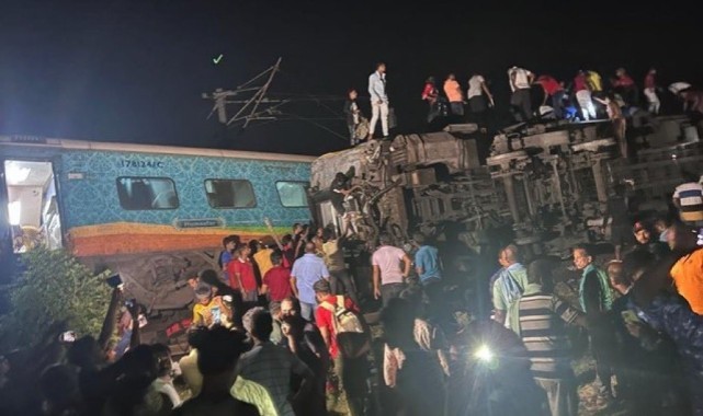 Hindistan’da tren kazası: 50 ölü, 350 yaralı  
