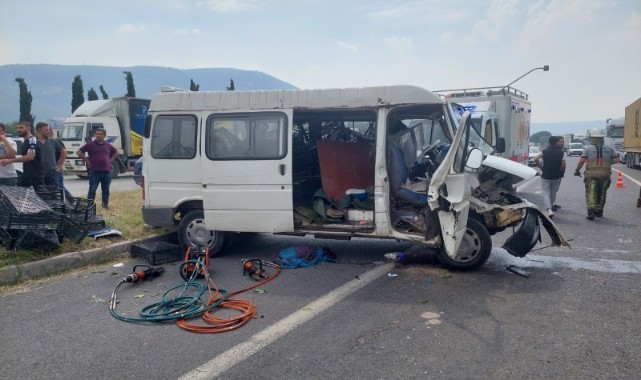 İzmir'de iki feci kaza 11 yaralı