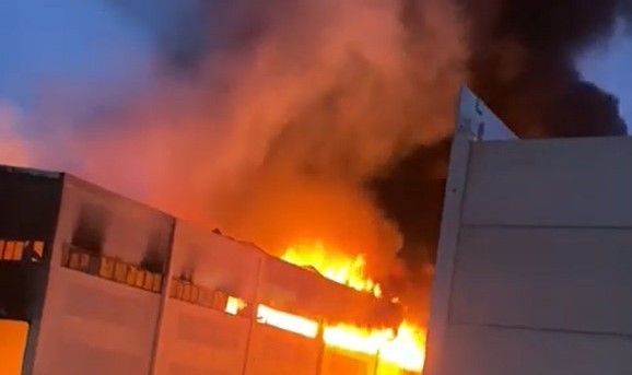 İzmir’de yağ fabrikasında korkutan yangın