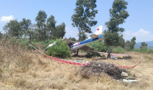 İzmir Selçuk'ta özel bir uçak araziye düştü: 2 yaralı