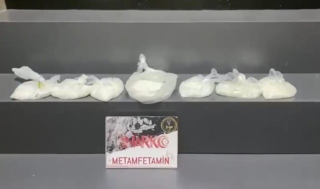 İzmir'de 2 kilo metamfetamin ele geçirildi