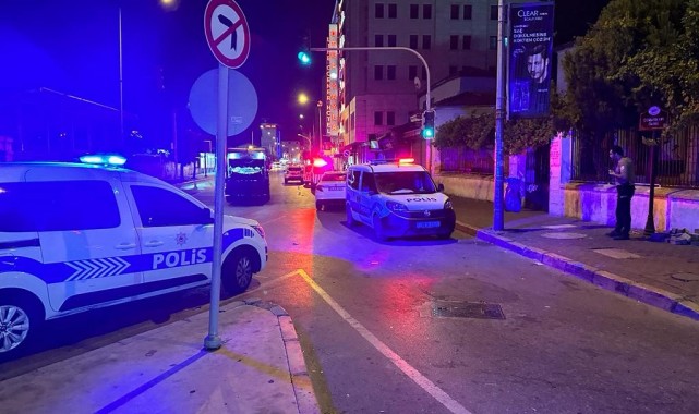 İzmir'de karakol önünde silahlı kavga: 1 ağır yaralı