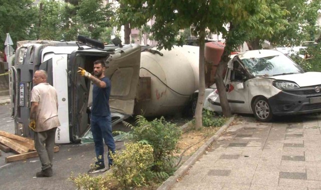 Kadıköy'de beton mikseri felaketi: 4 araç ezildi, 1 kişi yaralı