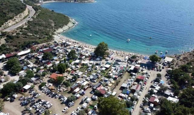 Karavan tatilcileri Foça'ya akın etti