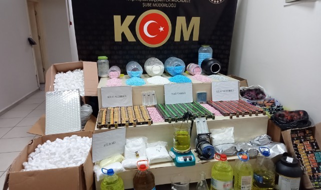 Kedi ve köpek maması ambalajında ele geçirildi...