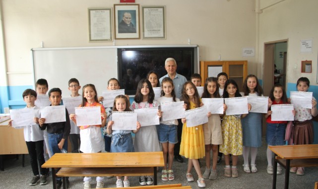 Kula'da 6 bin 362 öğrenci karne sevinci yaşadı