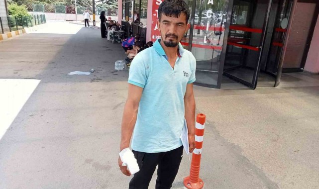 Makineye parmağını kaptıran acemi kasap hastanelik oldu