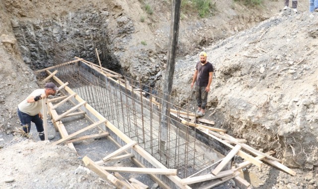 Manisa Bozköy Deresi'nde tersip bendi imalatları sürüyor 