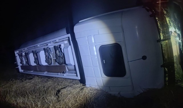Manisa'da yakıt tankeri devrildi: 3 yaralı