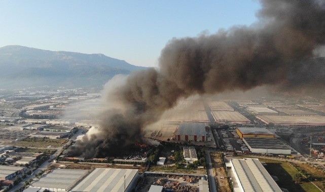 Manisa’da yanan geri dönüşüm tesisine 7 milyonluk ceza  