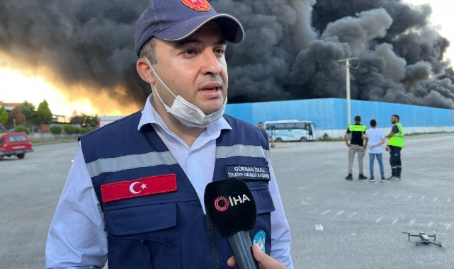 Manisa İtfaiye Daire Başkanı İnal: "Alevlerin iş yerlerine sirayet etmemesi için soğutma çalışmaları sürüyor" 