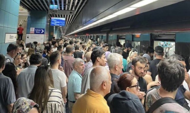 Marmaray'da intihar girişimi seferleri aksattı