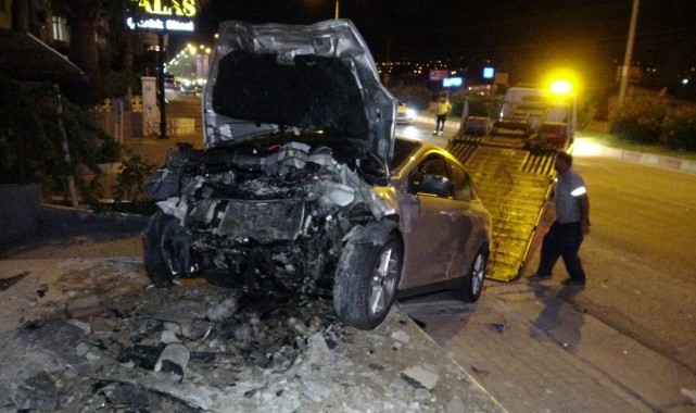 Mersin'de feci kaza: 2 ölü, 4 yaralı o anlar kamerada
