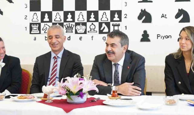 Milli Eğitim Bakanı Tekin: "Kararlarımızda öğretmenlerimizin görüş ve önerilerini dikkate alacağız"