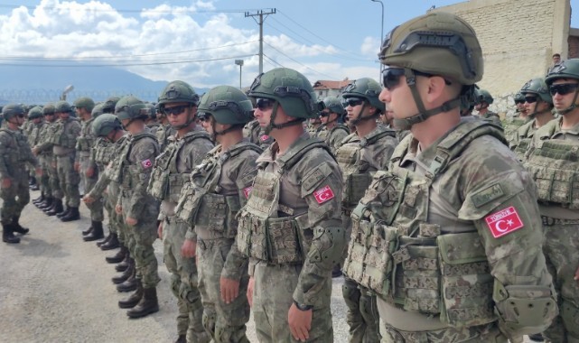 NATO'nun talebi üzerine Türk komandolar Kosova'ya geldi    