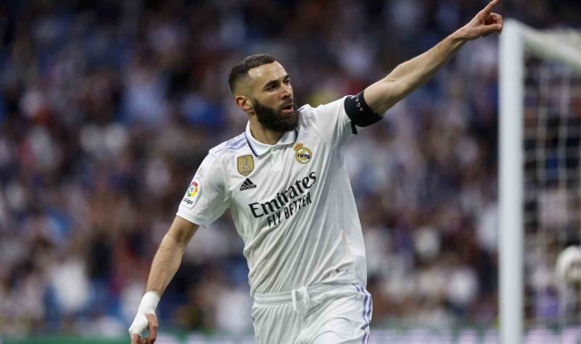 Real Madrid, Benzema'nın takımdan ayrılacağını duyurdu